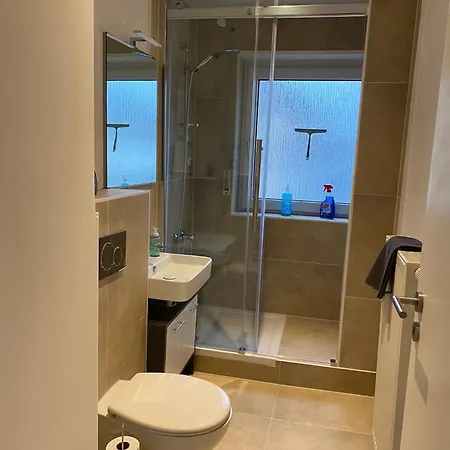 Möbilierte 2-zimmerwohnung Mit Geräumiger Wohnküche *