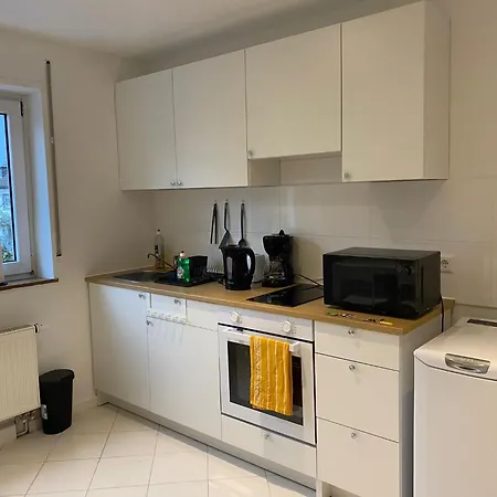 Apartment Moebilierte 2-zimmerwohnung Mit Geraeumiger Wohnkueche *